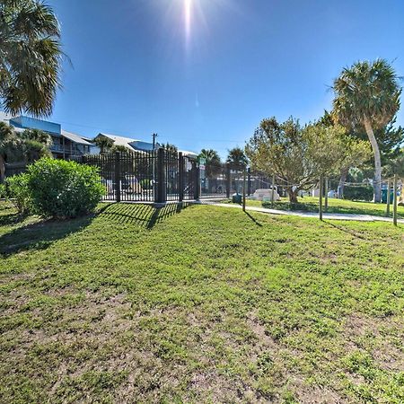 Beachfront Cedar Key Retreat With Pool Access! Eksteriør billede