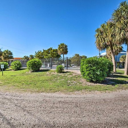 Beachfront Cedar Key Retreat With Pool Access! Eksteriør billede