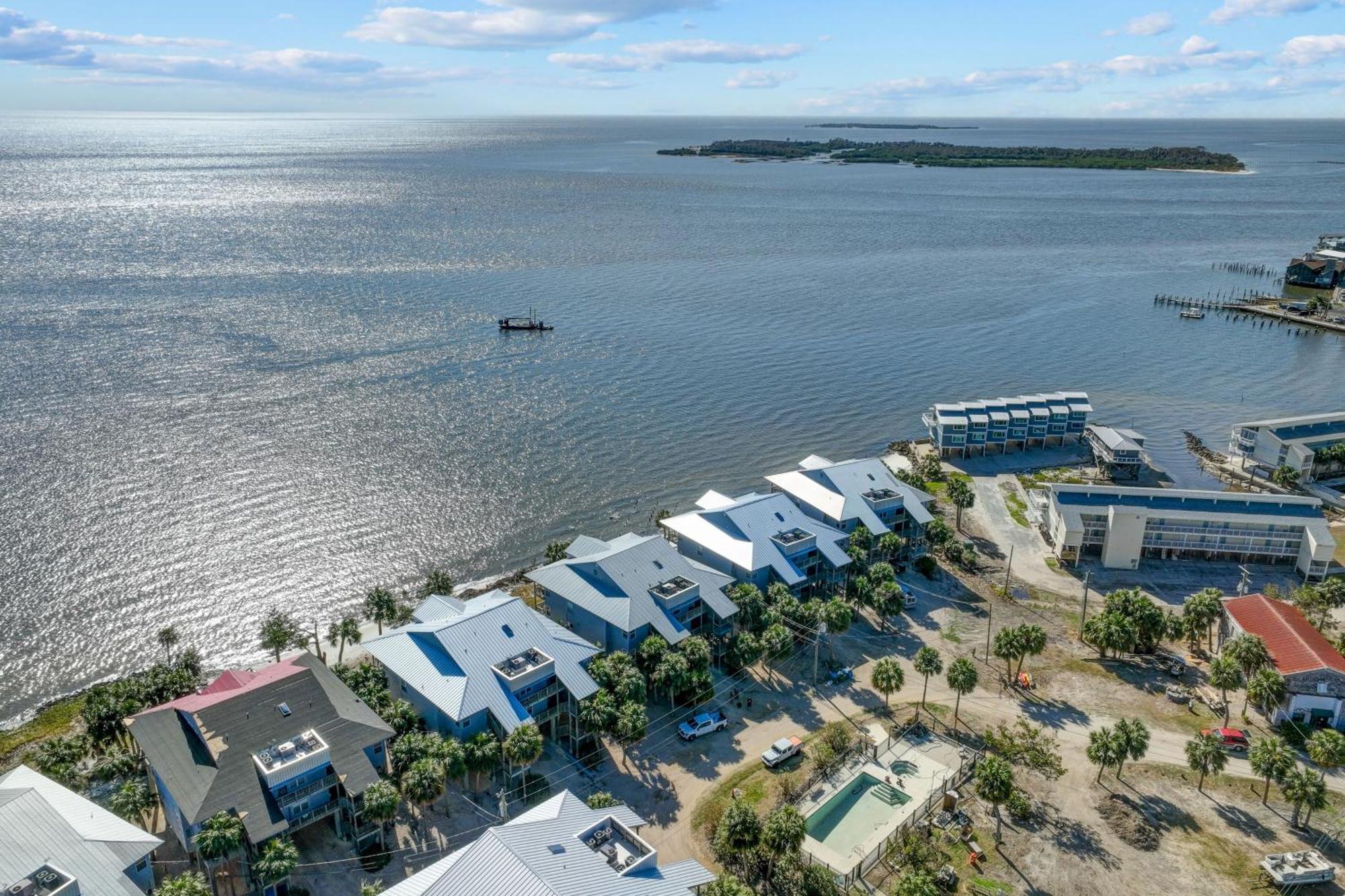 Beachfront Cedar Key Retreat With Pool Access! Eksteriør billede