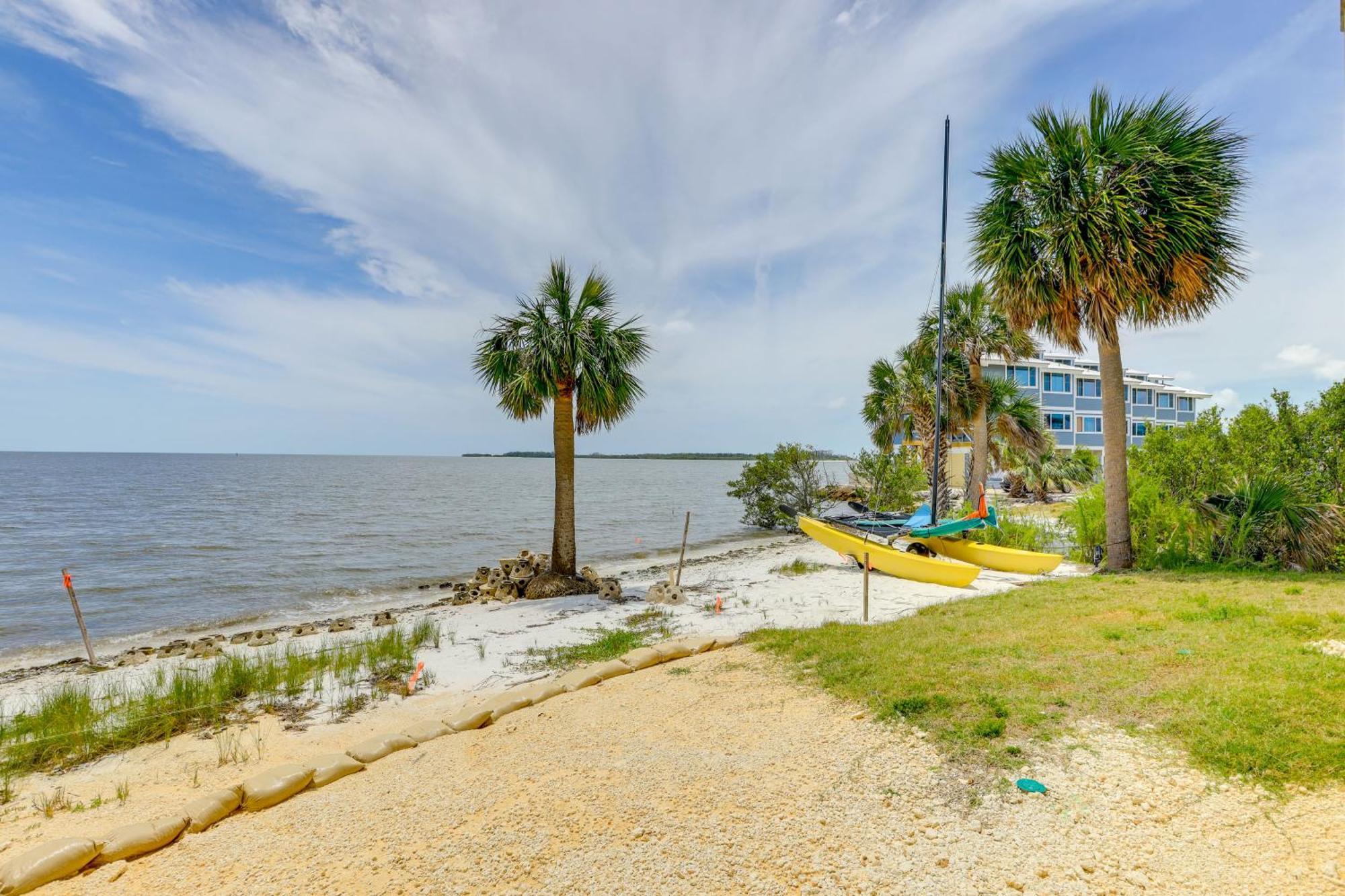 Beachfront Cedar Key Retreat With Pool Access! Eksteriør billede