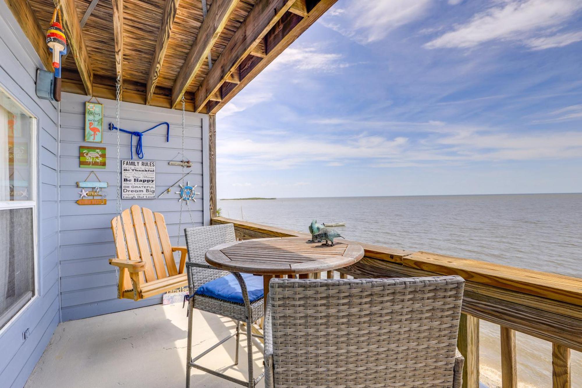 Beachfront Cedar Key Retreat With Pool Access! Eksteriør billede